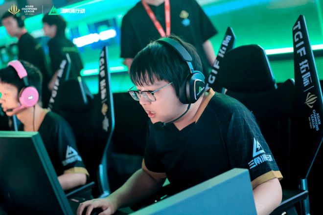 完成四连冠 完成四连冠